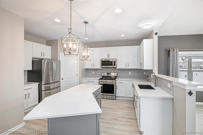 Building Photo - 59696 Twin Pines Dr