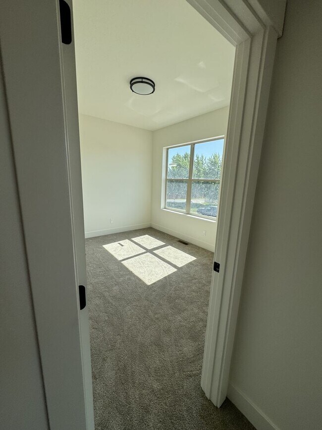 Building Photo - 17 Grove-