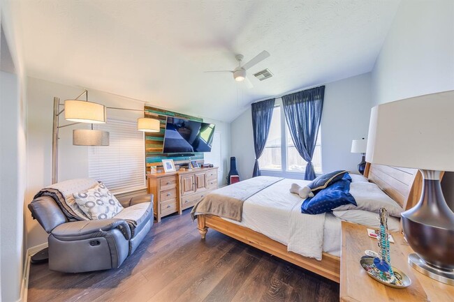 Building Photo - 15110 Diamond Way