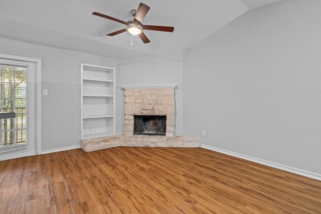 Building Photo - Fabulous Lake Austin 1 Bedroom - 2222 / 36...