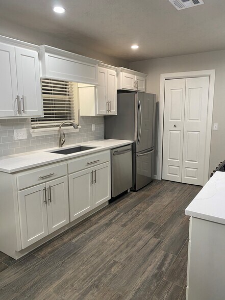 Building Photo - 217 E 30th St