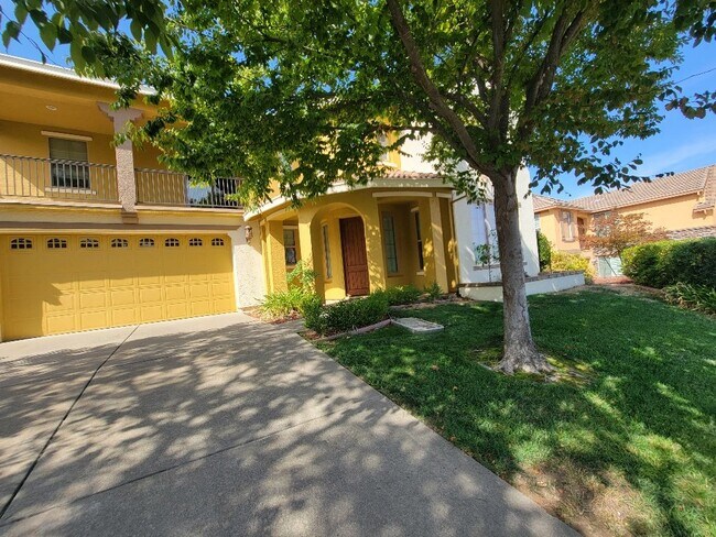 Building Photo - Beautiful 5 bedroom home in Empire Ranch