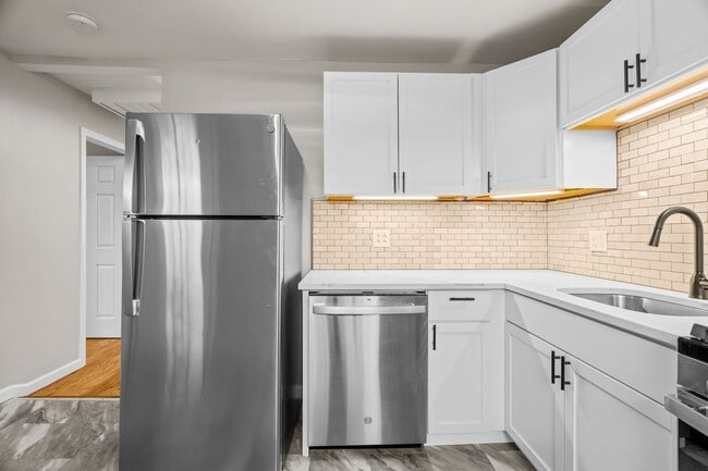 Building Photo - Stunning Brick Duplex with private partially finished basement in Kirkwood