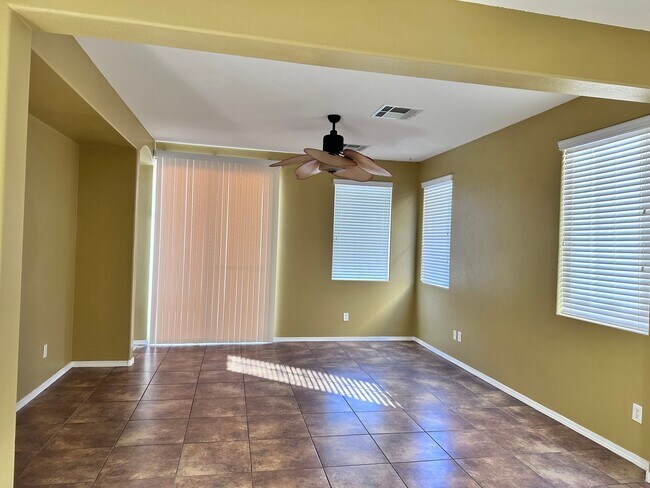 Building Photo - 4 bedroom and 3 full bathroom, 1 Bedroom a...