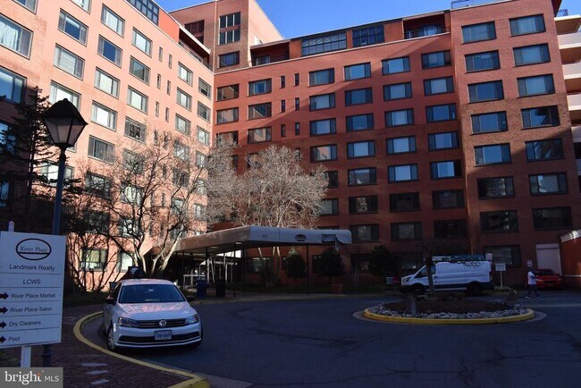 Building Photo - 1021 Arlington Blvd