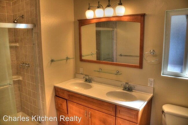 Building Photo - 4 br, 2 bath House - 1050 Holly Way