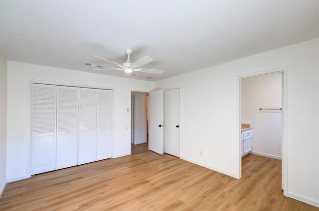 Building Photo - 1067 W Sierra Ave