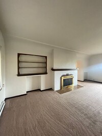 Building Photo - Two Bed One Bath with View