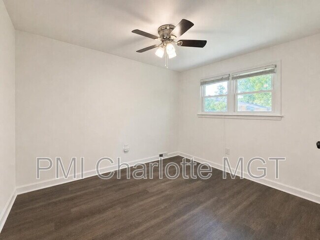 Building Photo - 318 Barrymore Dr