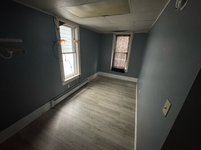 Building Photo - 115 E 4th St