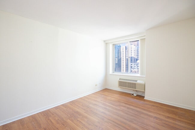 Building Photo - 211 E Ohio St