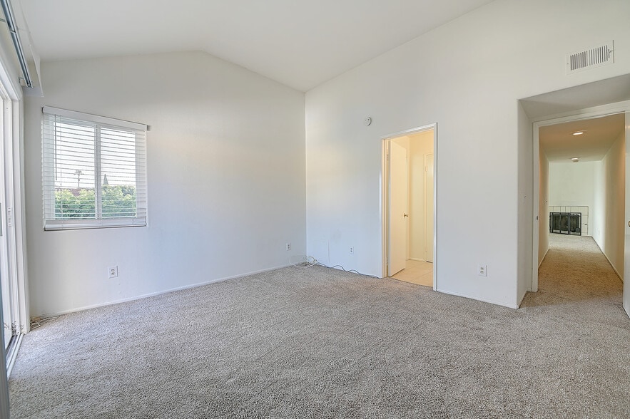 Building Photo - 17054 A Ln