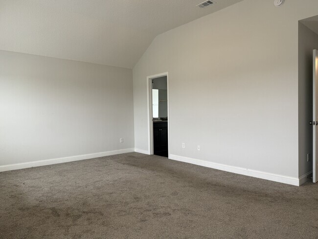 Building Photo - 345 Mcclelland Lp NE