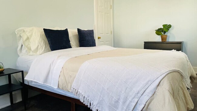 Building Photo - 25 Andem St