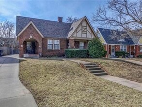 Building Photo - Beautiful Historic 2 Bed 1 Bath Duplex in the Plaza District!!