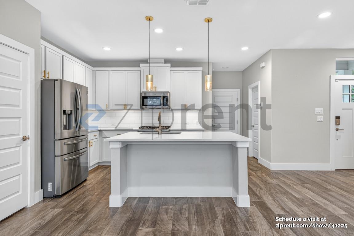 Building Photo - 1511 E Sandalwood Ln