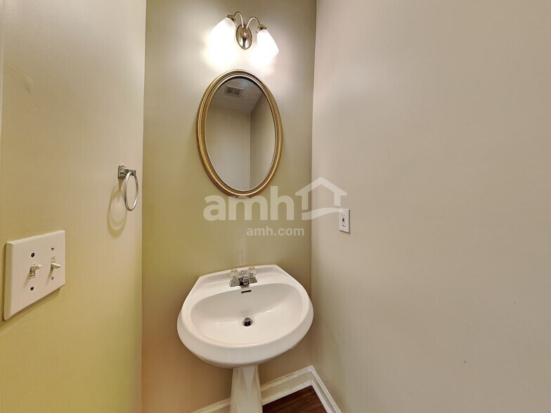 Building Photo - 540 Gables Ct