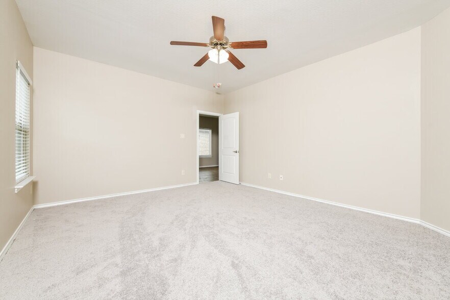 Building Photo - 11017 Erinmoor Trail