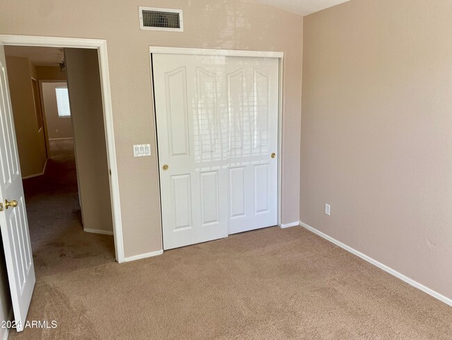 Building Photo - 4008 E Ironhorse Rd