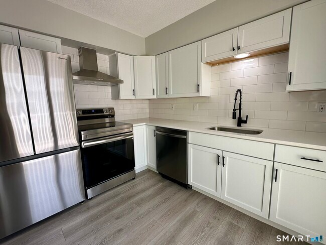 Building Photo - 629 Longfellow Dr