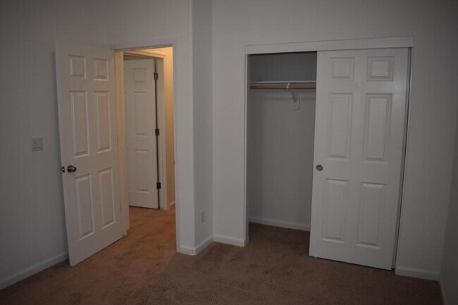 Building Photo - 1441 Bianchi Ln