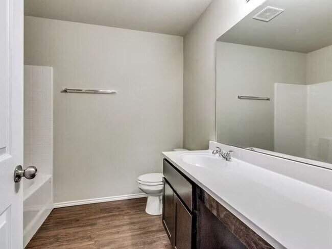 Building Photo - 4 Bed / 2 Bath Home in El Reno