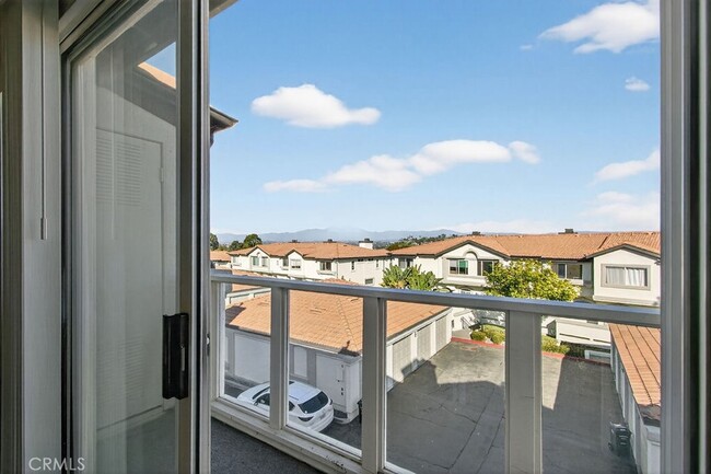 Building Photo - 30902 Club House Dr