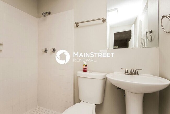 Building Photo - 3 Bedroom Pet-Friendly Home in ORLANDO, FL with Main Street Renewal