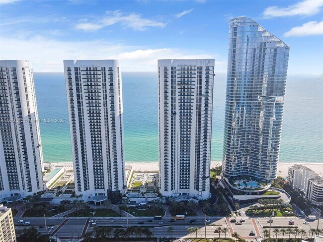 Building Photo - 100 Bayview Dr