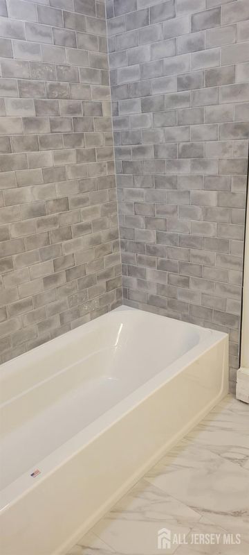 Building Photo - 358 Raritan St