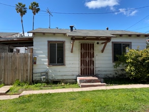 Building Photo - 1819 Cedar St