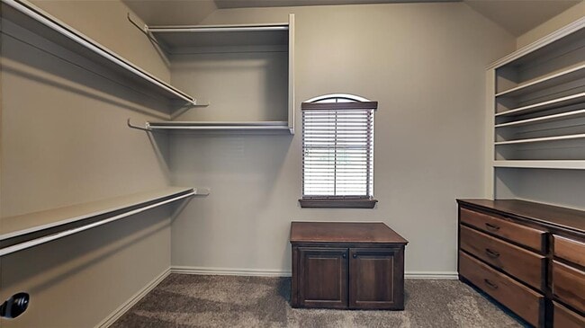 Building Photo - 616 Sally Ct