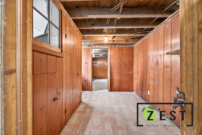 Building Photo - 15494 Bringard Dr
