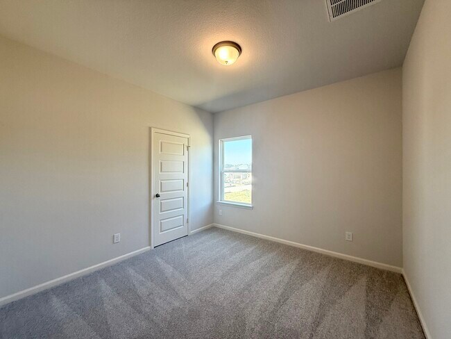 Building Photo - 15455 Foresail Ln