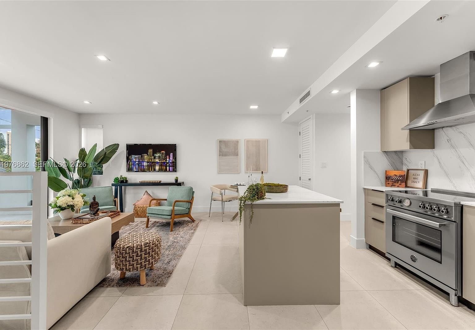 Building Photo - 721 SW 11th St