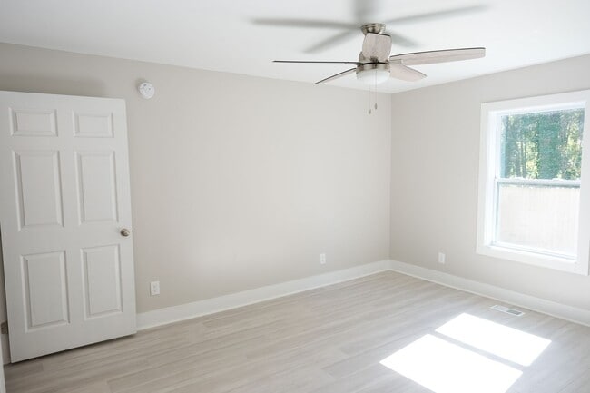 Building Photo - Charming 2BR/2BA Home