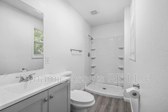 Building Photo - 208 E Park St