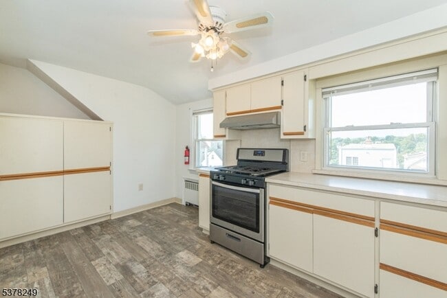 Building Photo - 44 Gless Ave