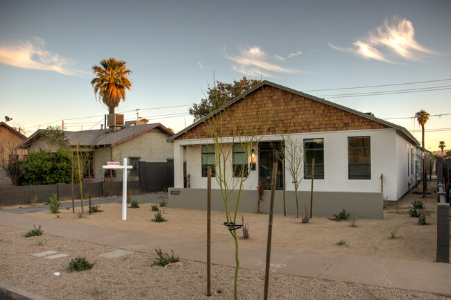 Building Photo - 1027 E McKinley St