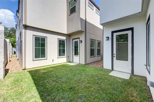 Building Photo - 2917 El Fenice Ln