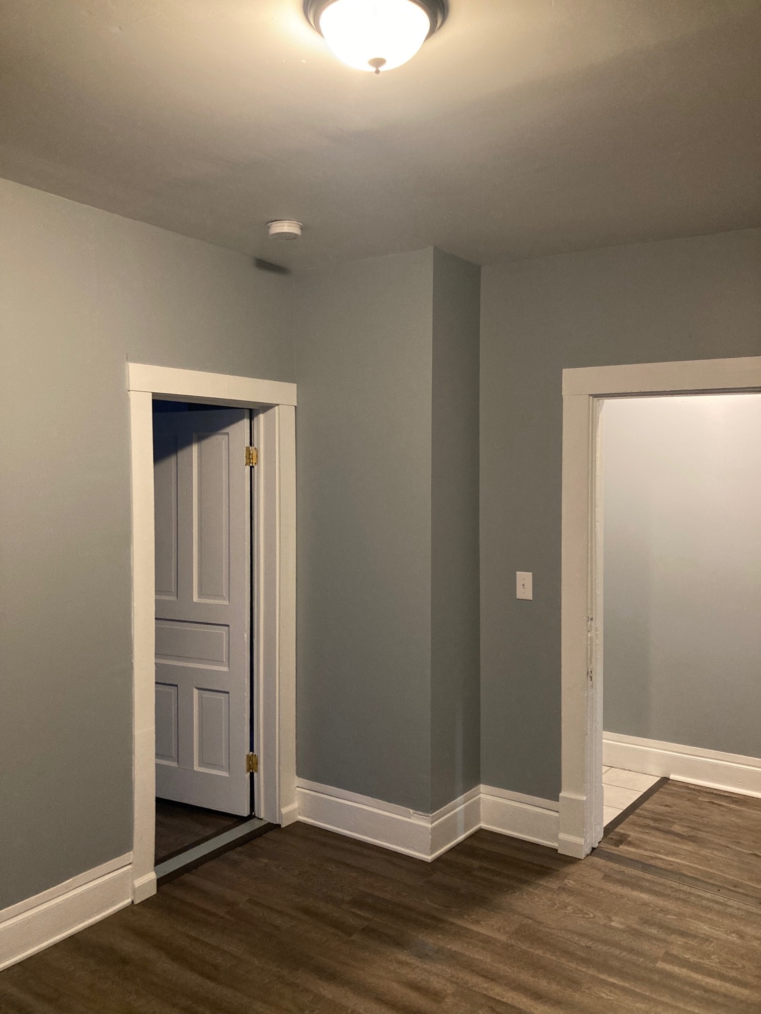 Livingroom & Bedroom Door - 518 Walnut Ct