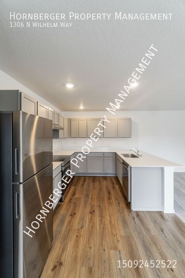 Building Photo - 1306 N Wilhelm Wy