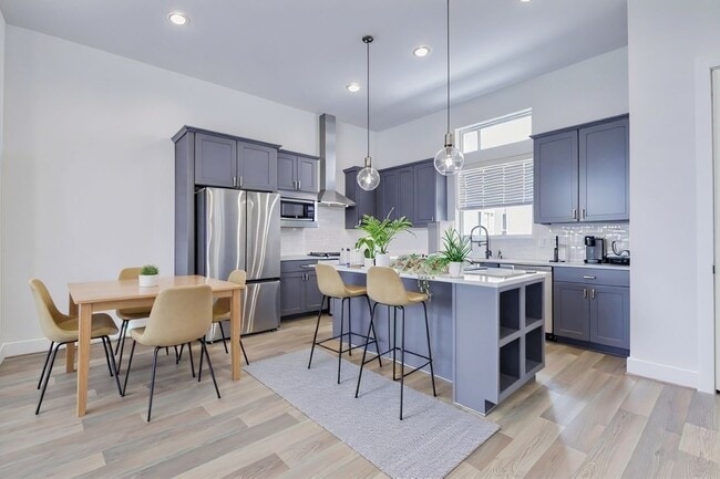 Building Photo - 334 Eastwood St