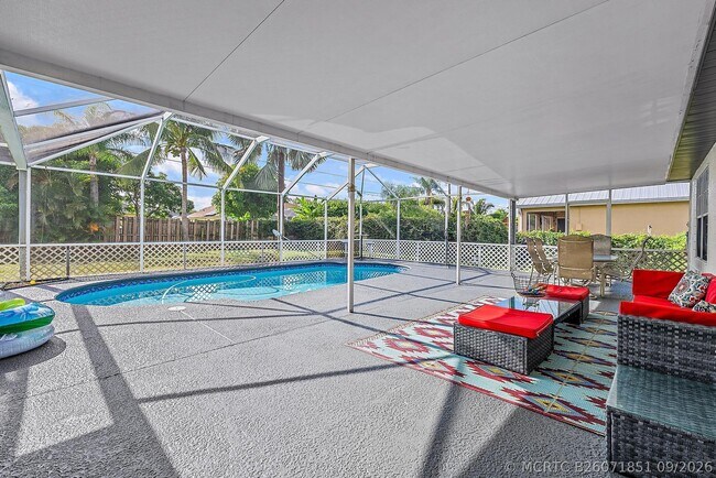 Building Photo - 414 SW Lairo Ave