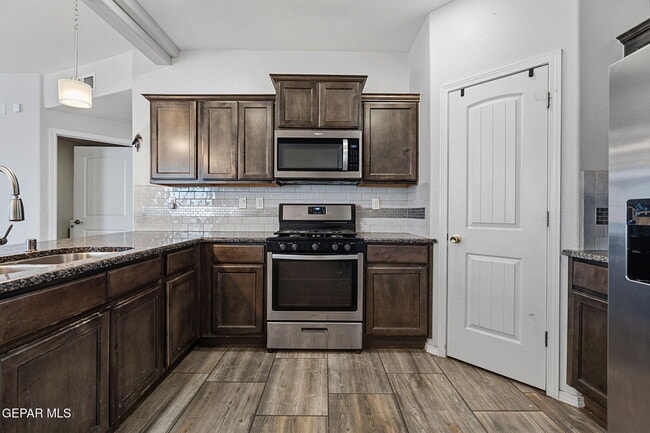 Building Photo - 14841 Tierra Coruna Ave