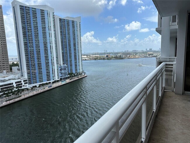 Building Photo - 901 Brickell Key Blvd