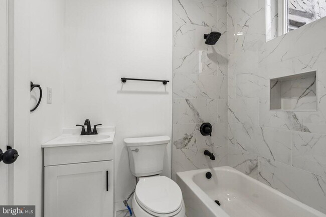 Building Photo - 2359 Ann St