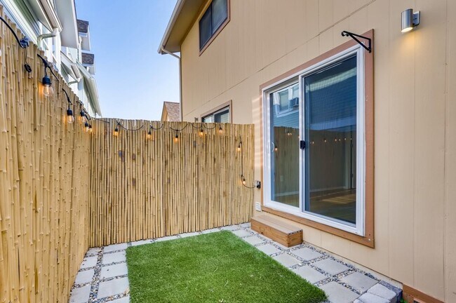 Building Photo - Charming Downtown Boulder Unit Steps from Pearl Street-Available August 1!