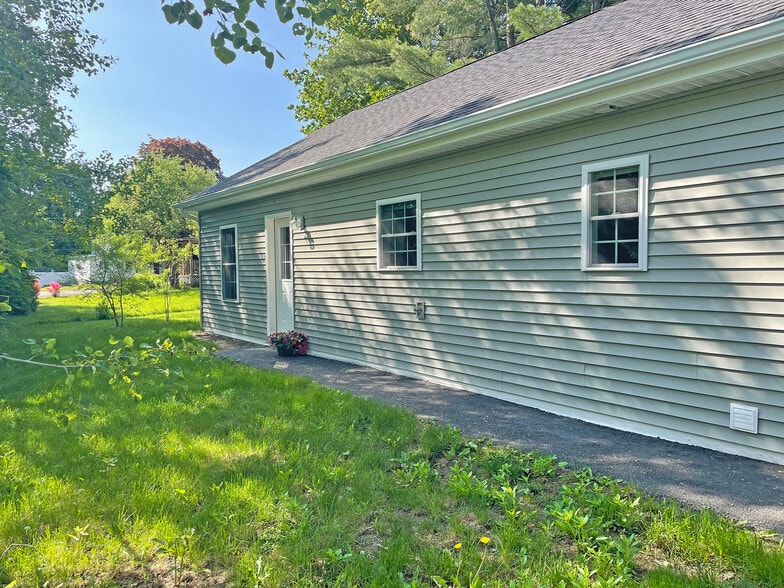 Building Photo - 89 E Cote St