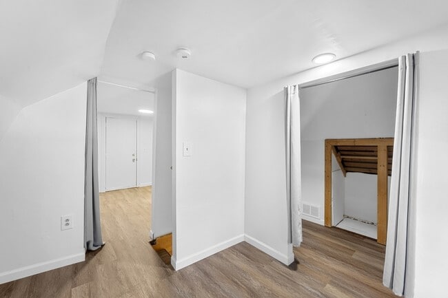 Building Photo - 31 Heights Rd